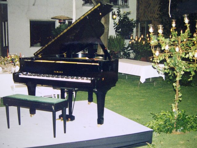 Piano de 1/2 cola Yamaha negro brillante