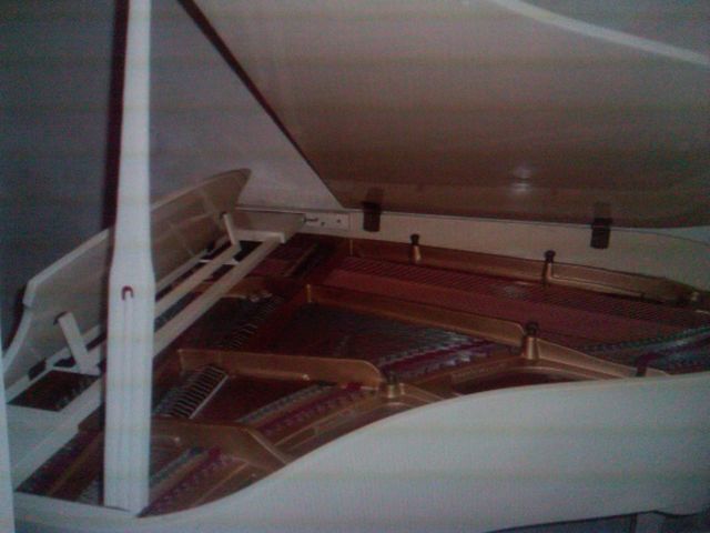 Piano de 1/2 cola blanco Strauss